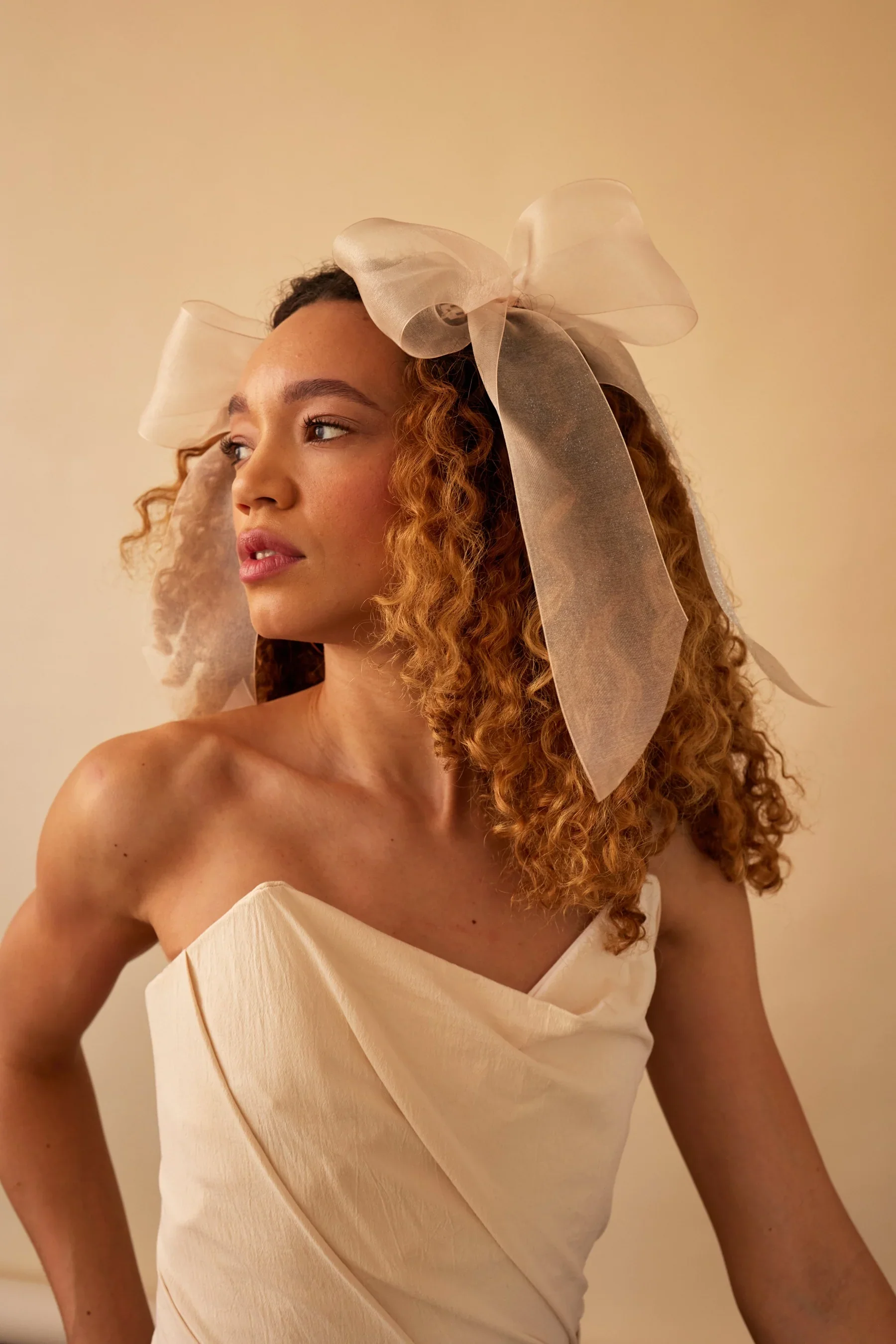 Amy Bow - Image 4