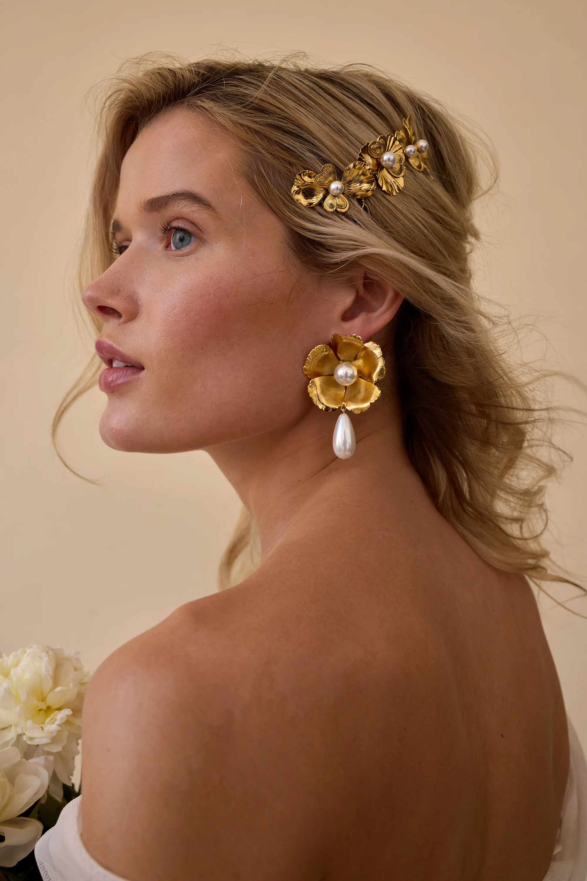 Eden Pearl Tear Drop Earrings - Image 4