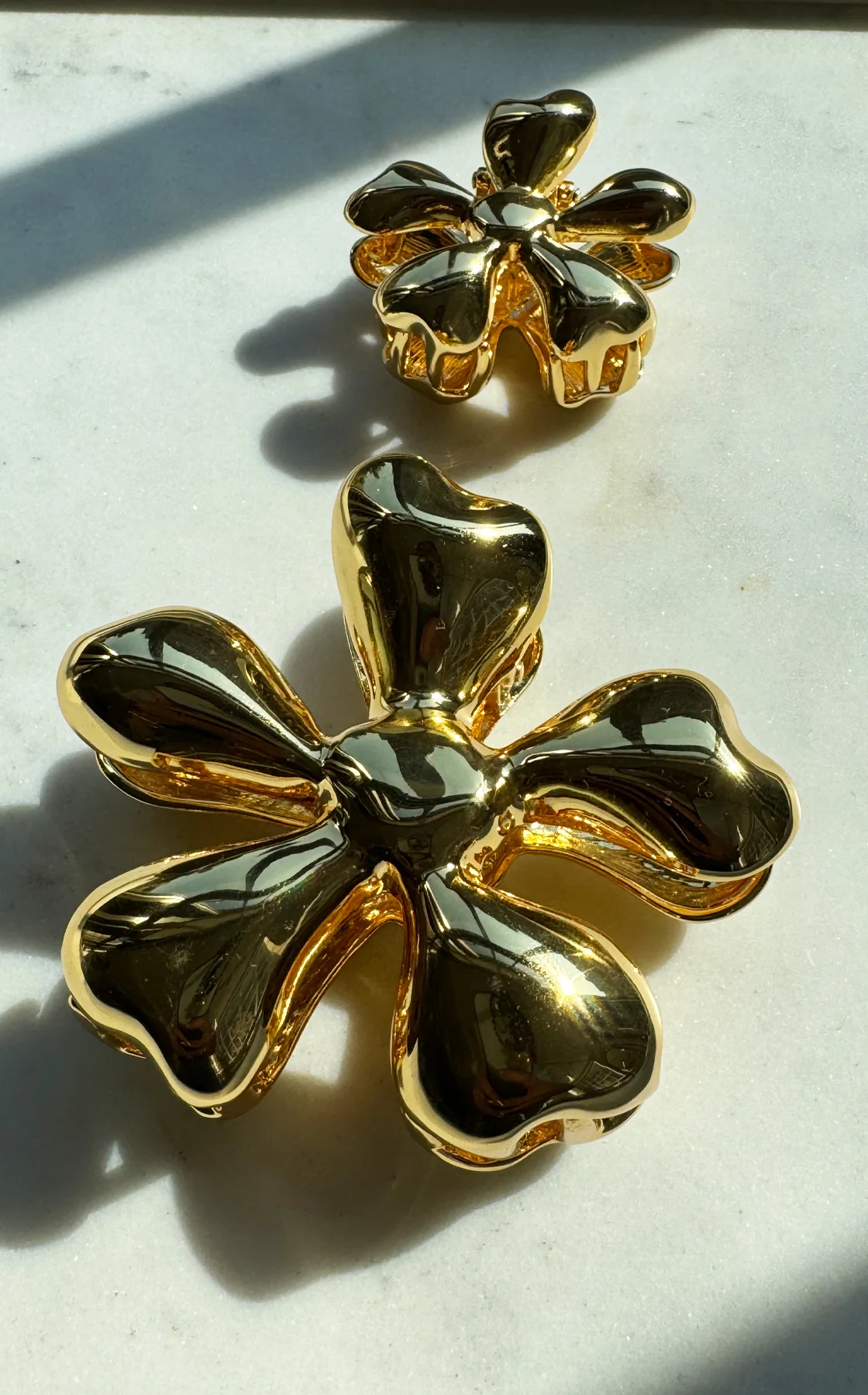Glossy Daisy Mini Claw Clip - Image 8