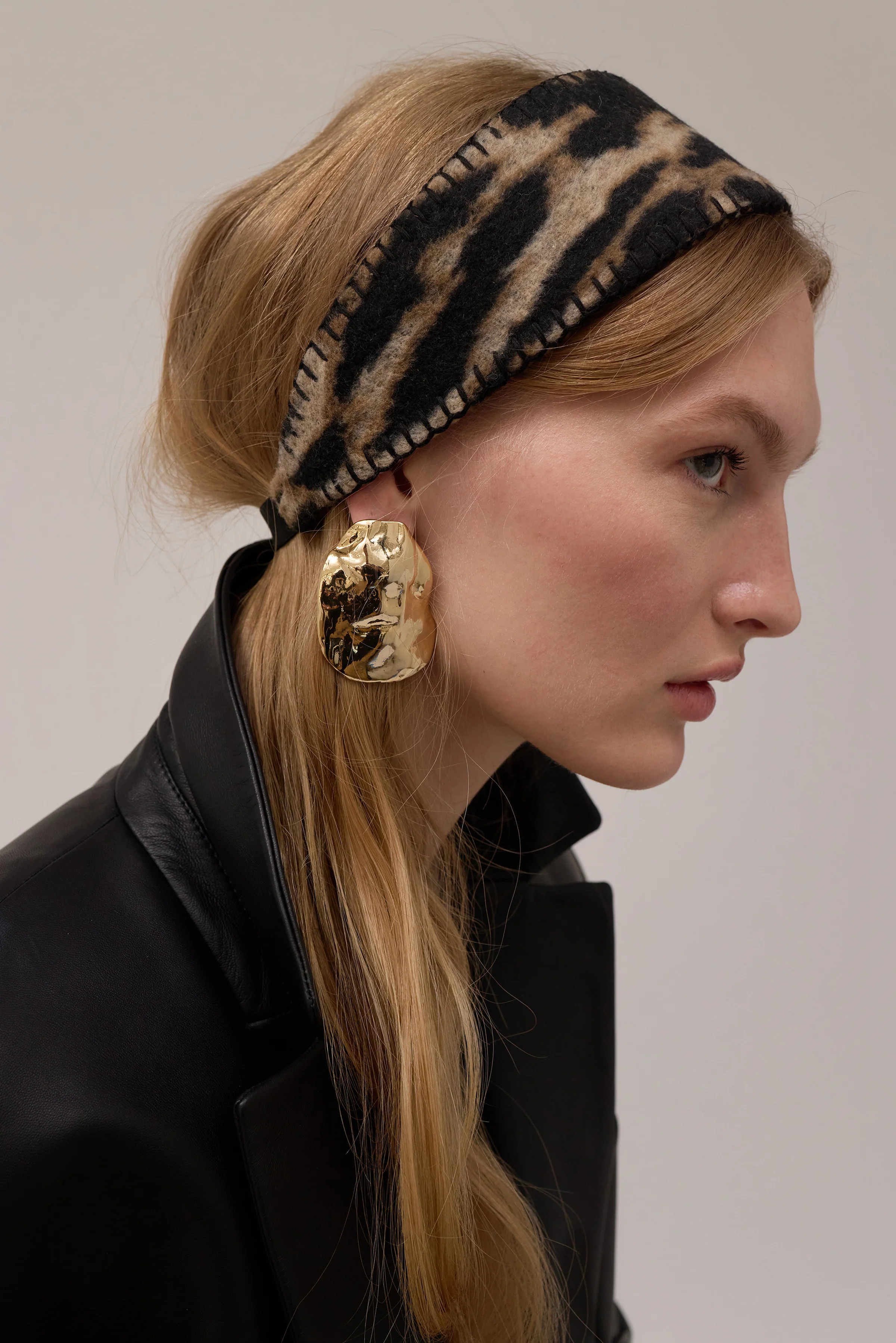 Hera Hammered Earrings - Image 4