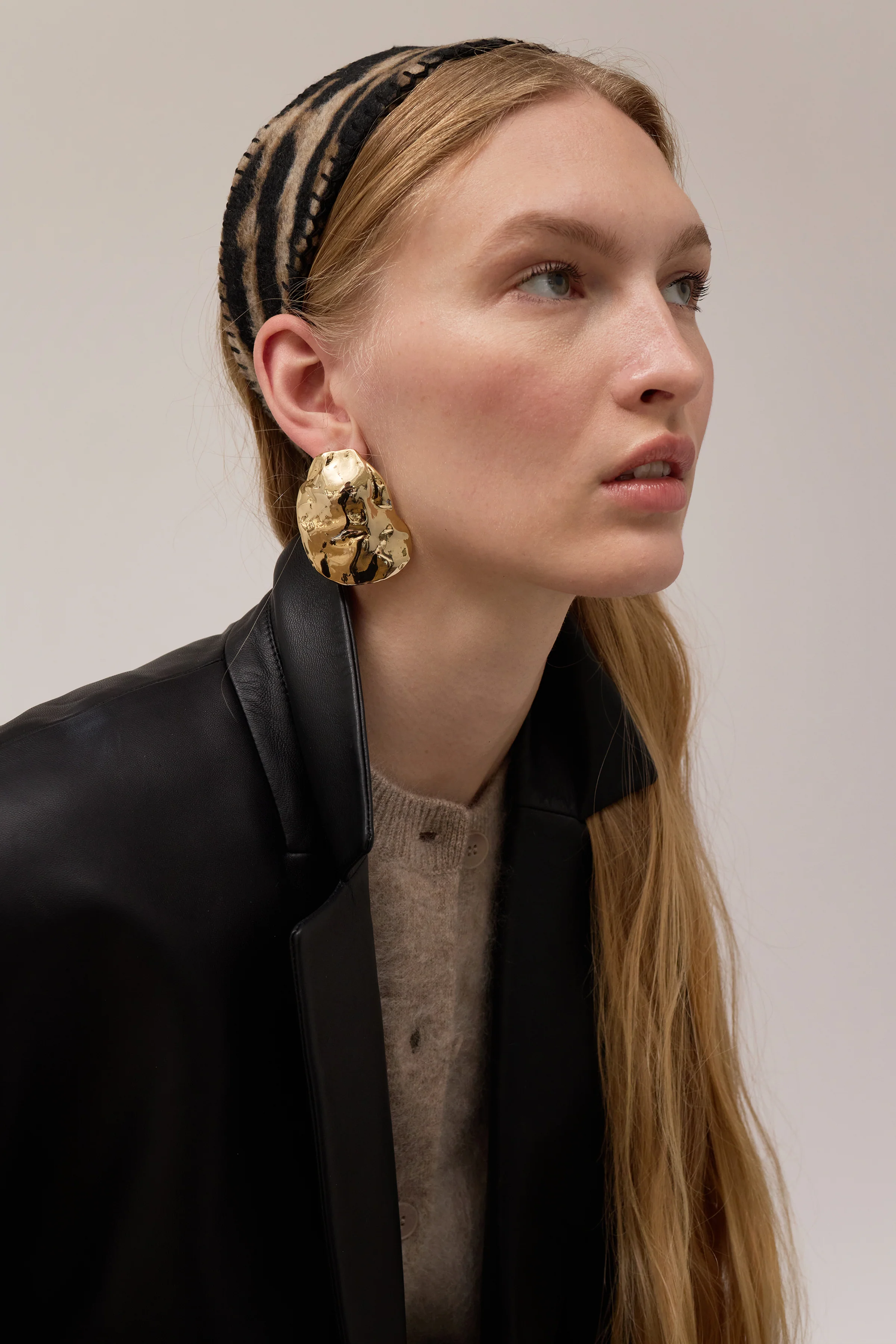 Hera Hammered Earrings - Image 5