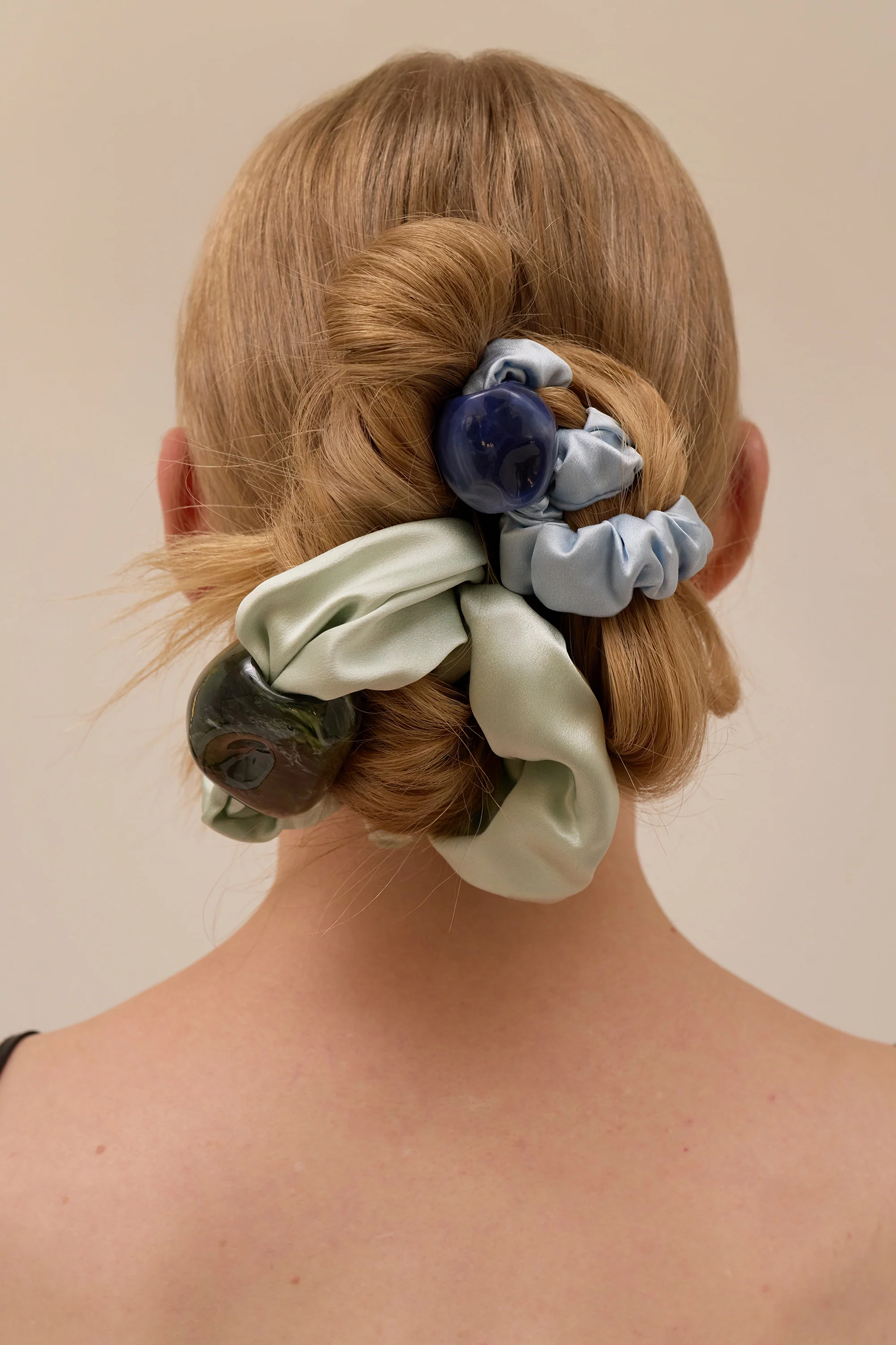 Inara Marble Scrunchie - Image 2