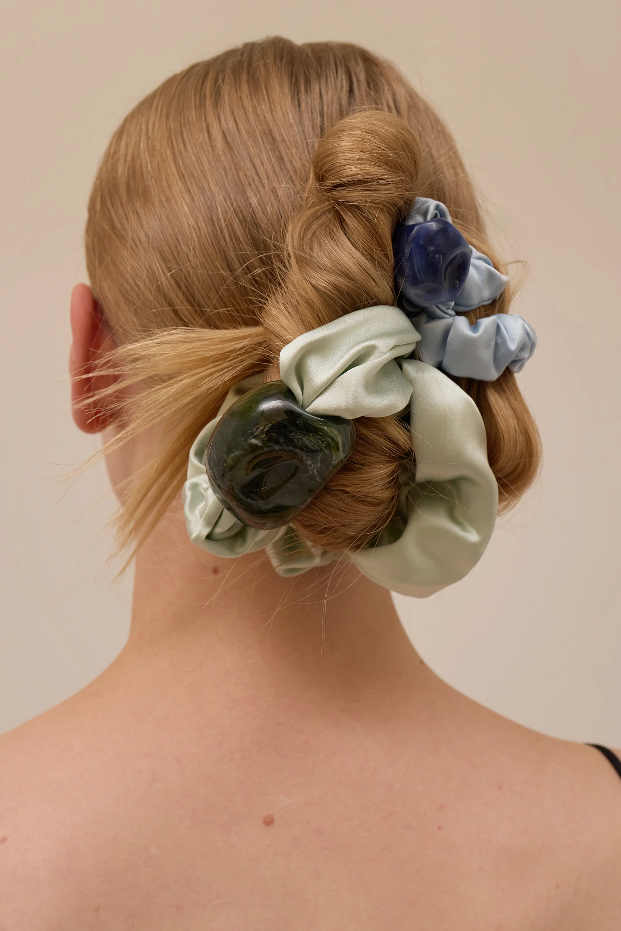 Inara Marble Scrunchie - Image 3