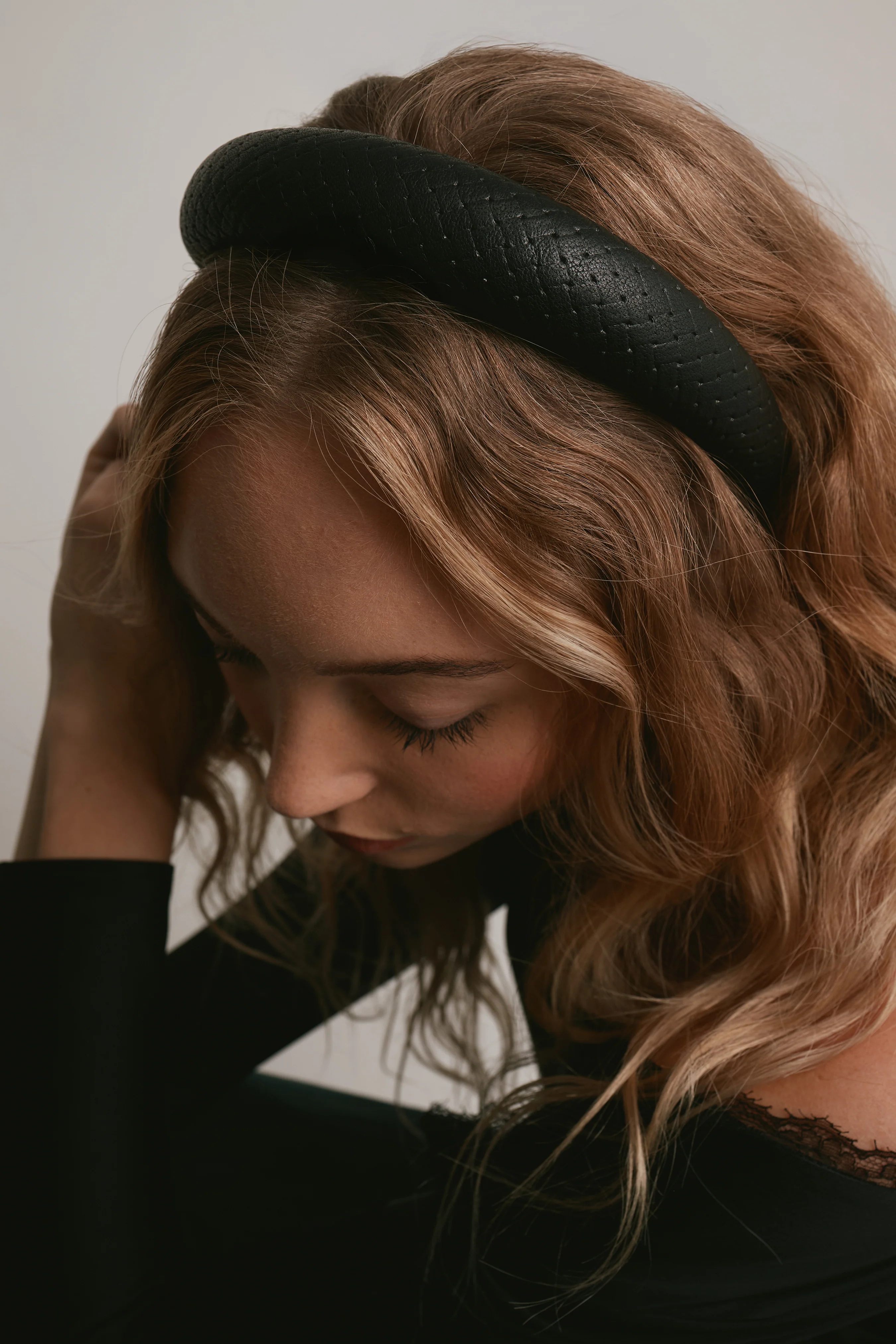 Robyn Woven Leather Padded Headband - Image 2