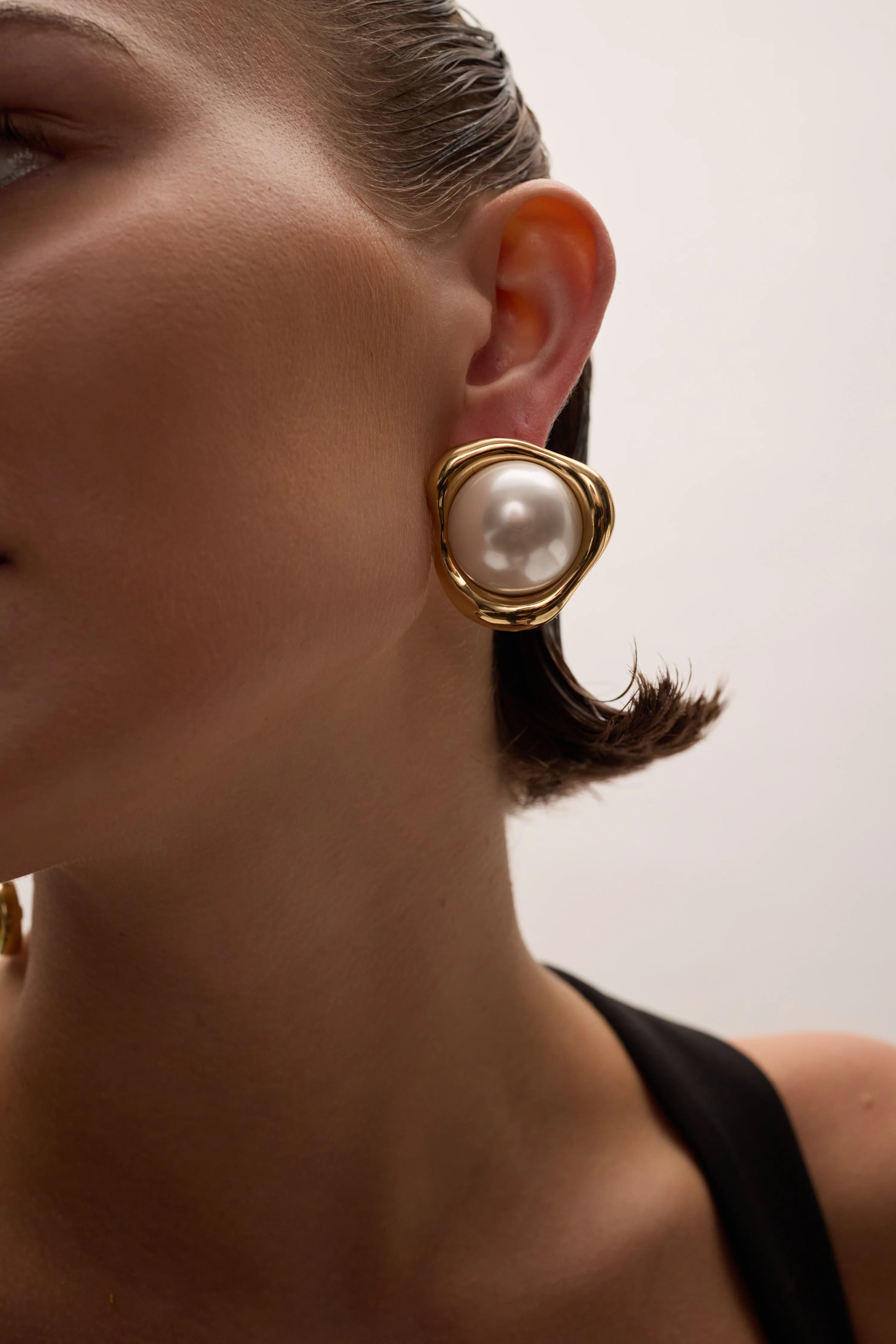 Sloane Pearl Button Earrings - Image 2