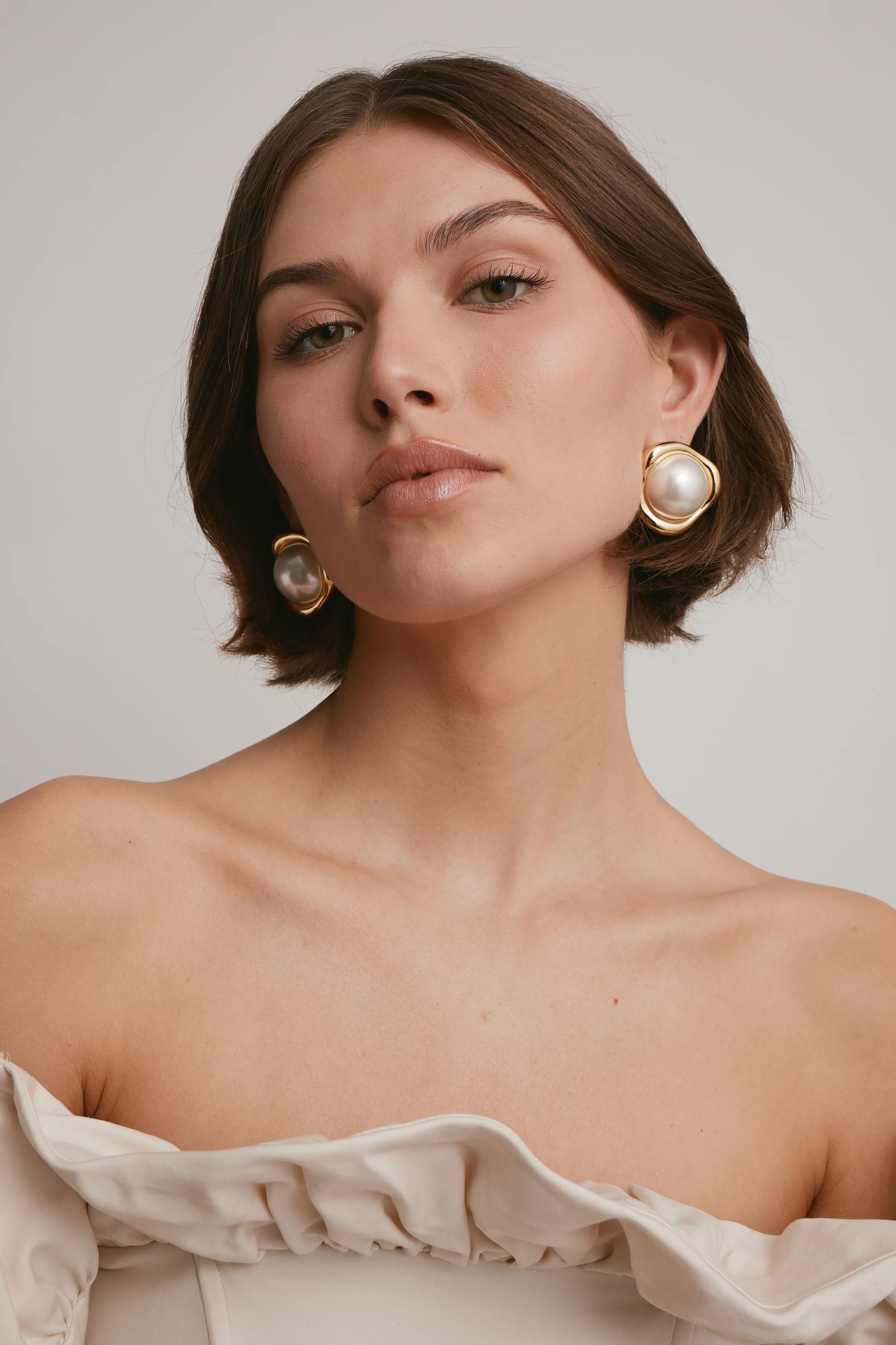 Sloane Pearl Button Earrings - Image 5