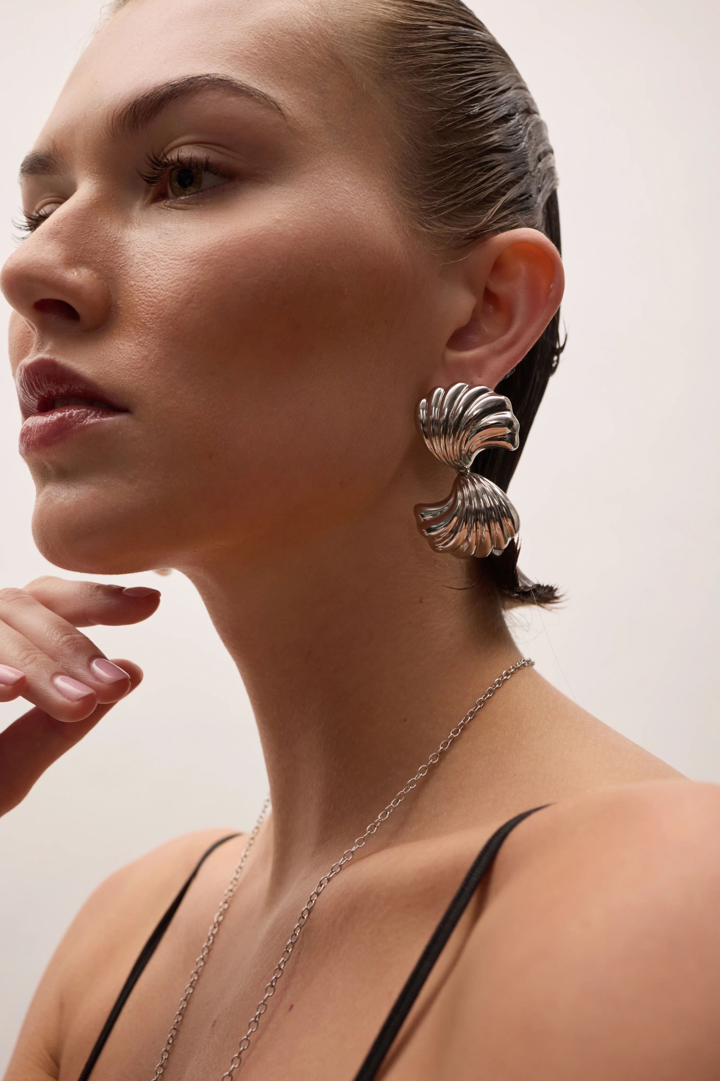 Vini Drop Earrings - Image 2